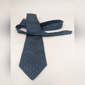 Perry Ellis metallic blue Geometric imported silk tie T8